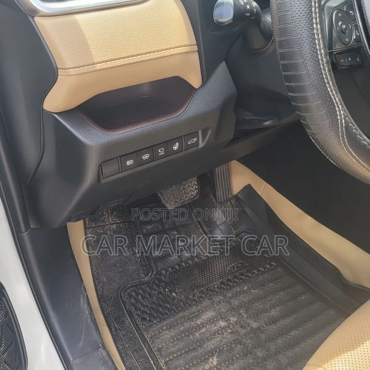 Toyota RAV4 Limited 2021 White