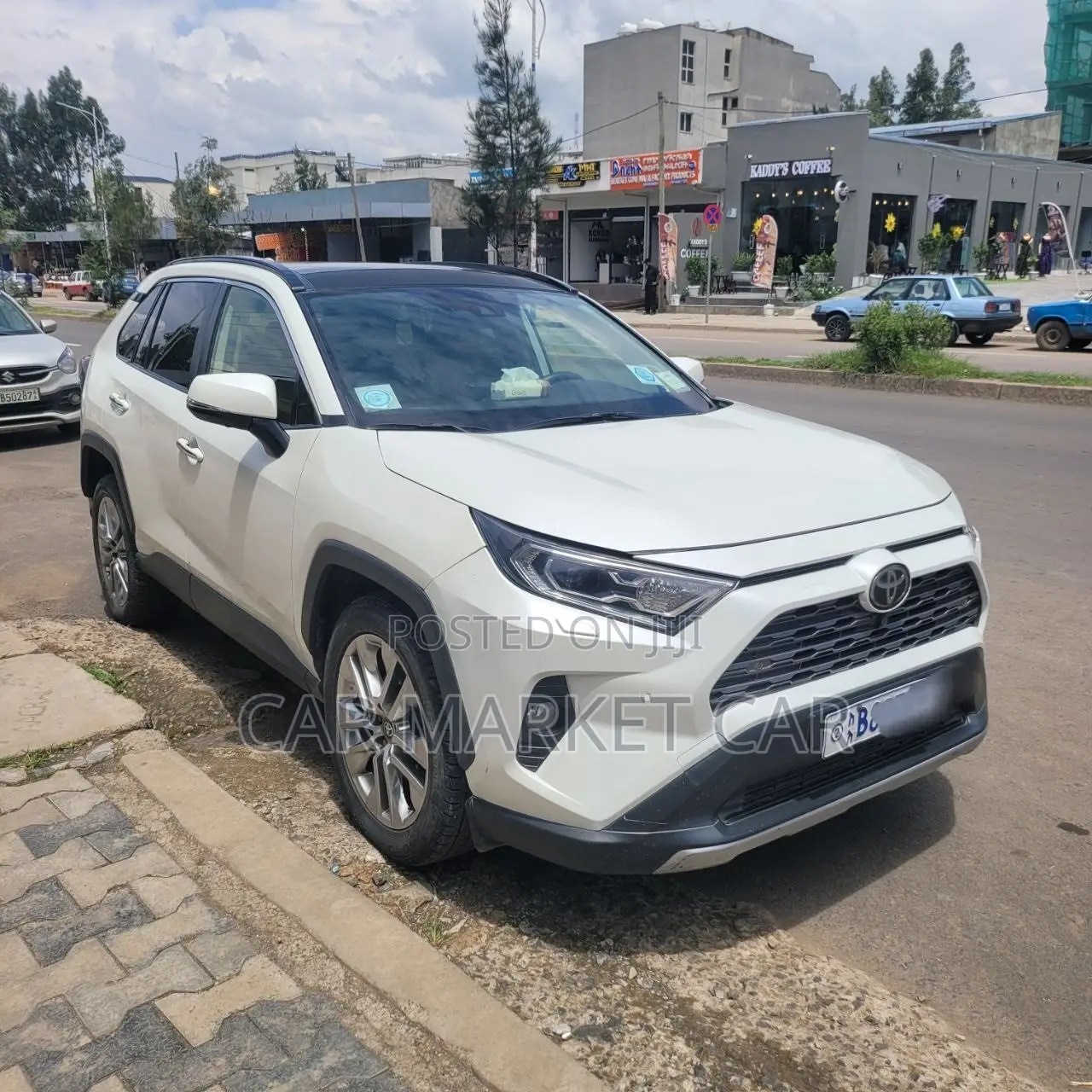 Toyota RAV4 Limited 2021 White