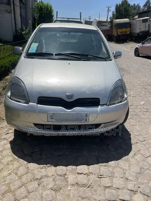 Toyota Vitz 2000 Silver