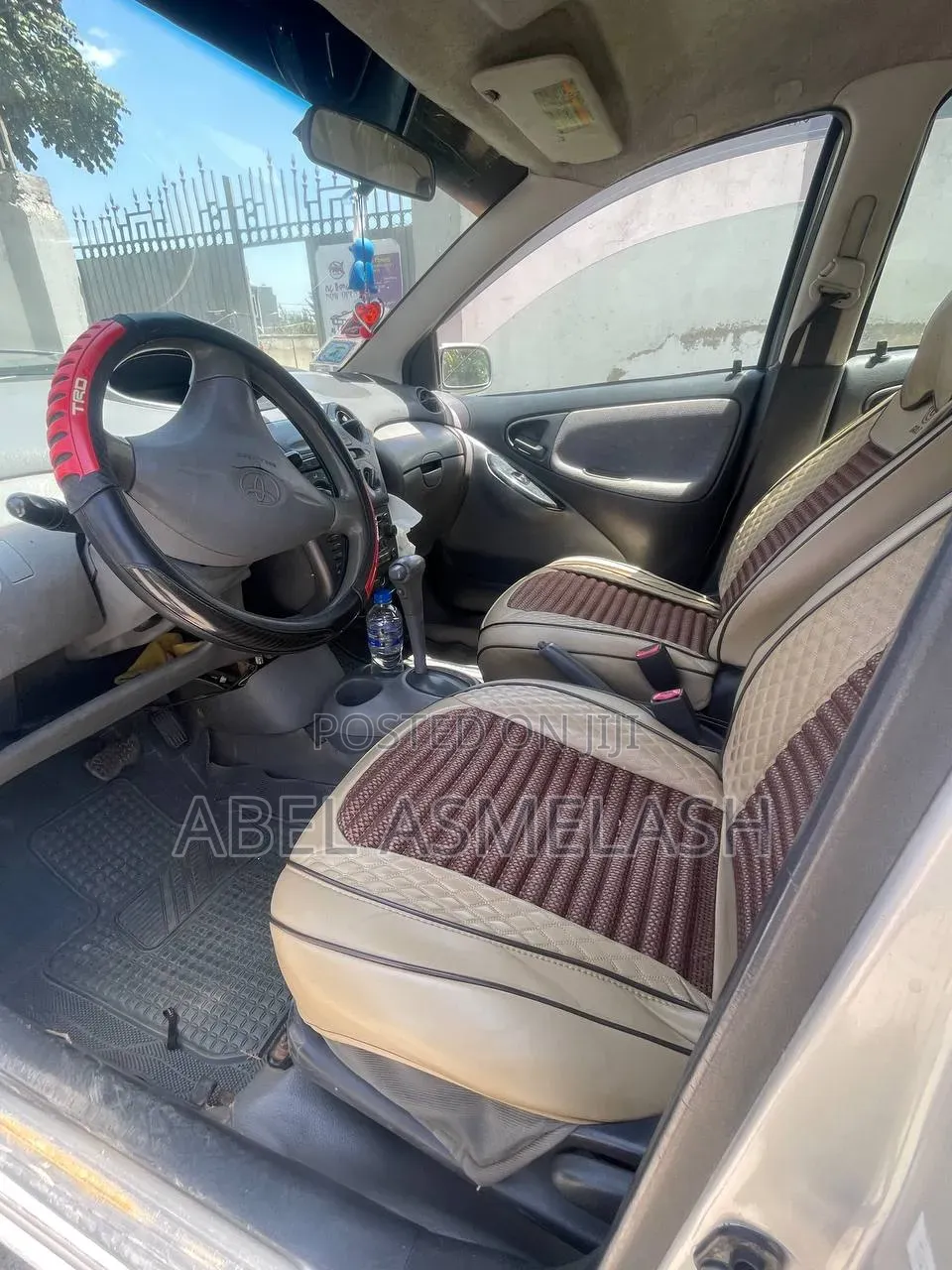 Toyota Vitz 2000 Silver