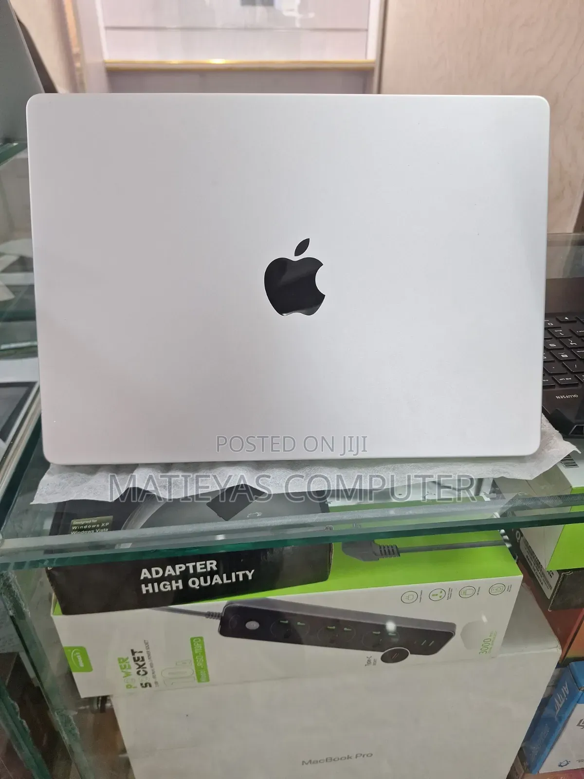 New Laptop Apple MacBook Pro 2024 M4 24GB Apple M4 Pro SSD 512GB