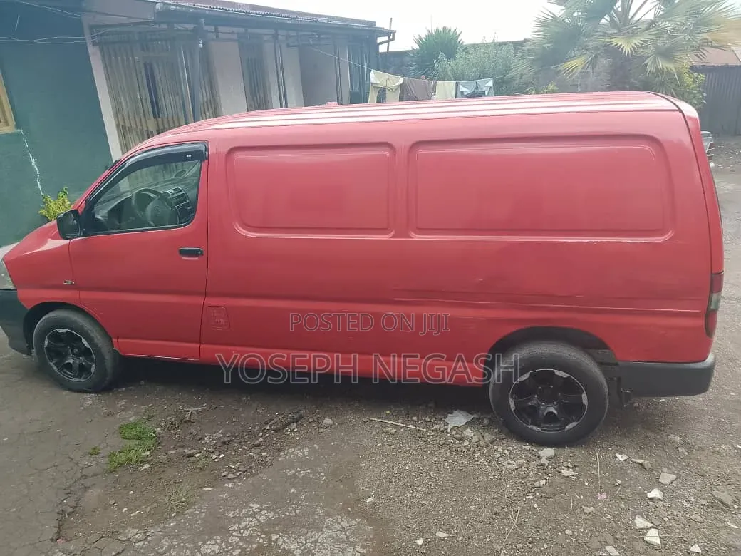 Toyota HiAce 2011 Red