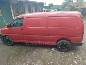 Toyota HiAce 2011 Red