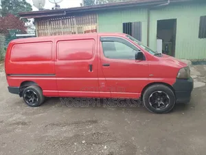 Toyota HiAce 2011 Red