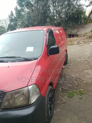 Toyota HiAce 2011 Red