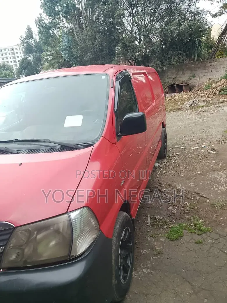 Toyota HiAce 2011 Red