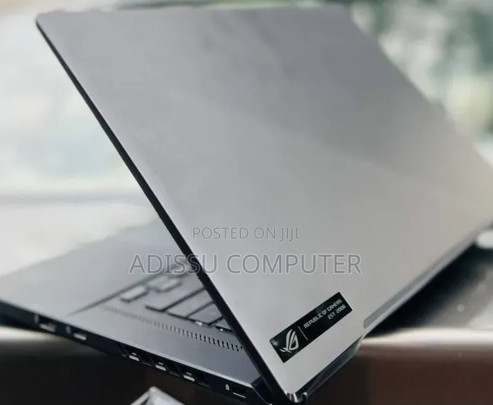 New Laptop Asus ROG Zephyrus M16 16GB Intel Core i7 SSD 512GB