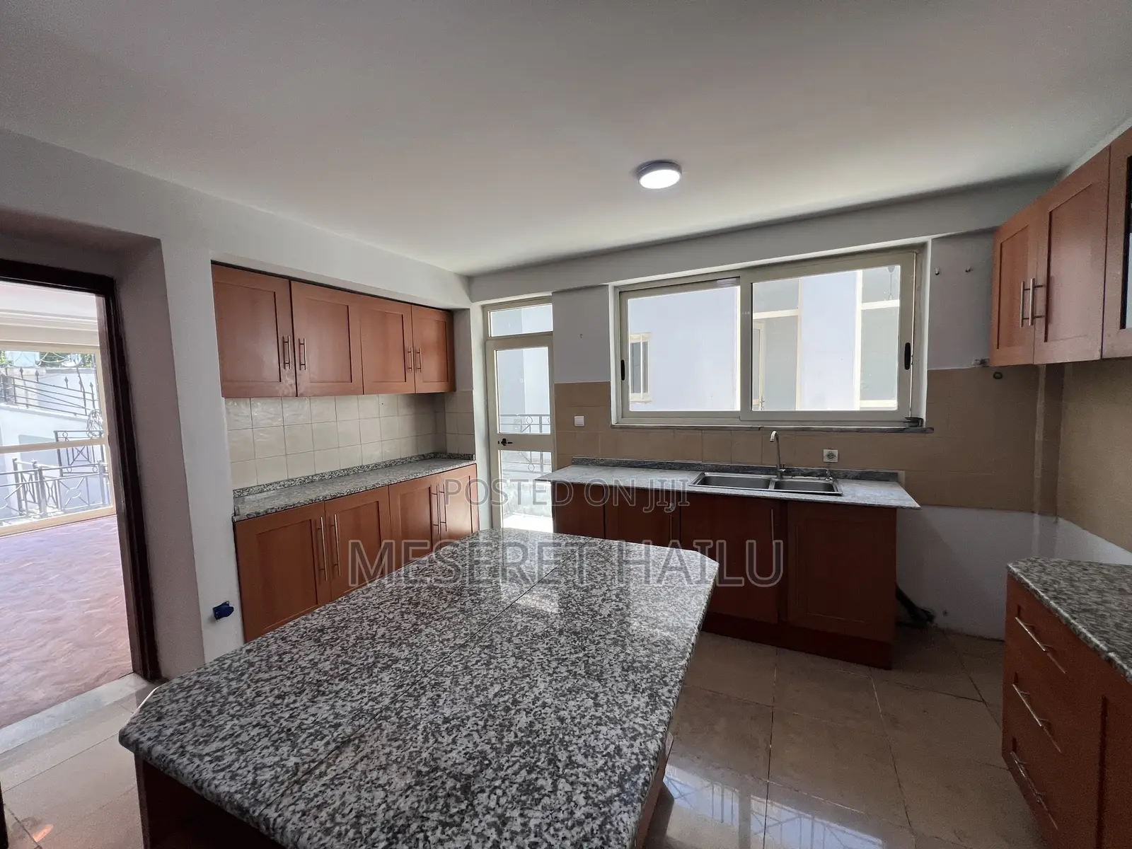 6bdrm House in Megenaga Top View, Bole for rent