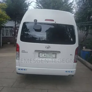 Toyota HiAce 2017 White