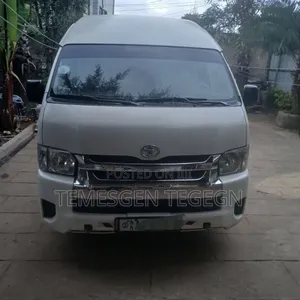 Toyota HiAce 2017 White