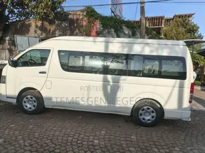 Toyota HiAce 2017 White