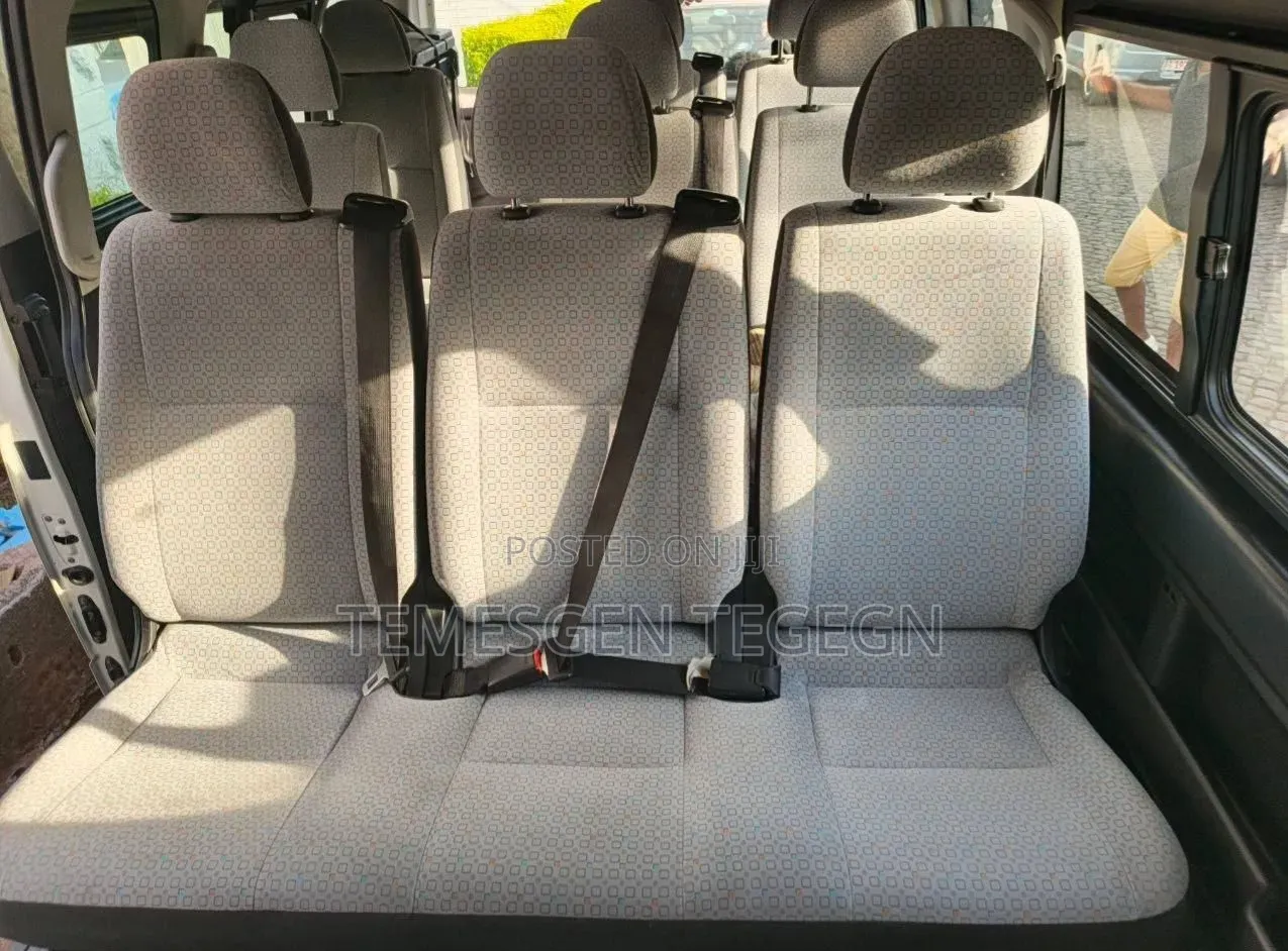 Toyota HiAce 2017 White