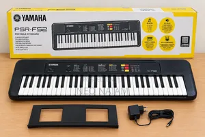 Yamaha PSR F52 Keyboard