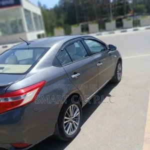 Toyota Yaris 2015 Gray