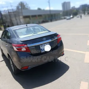 Toyota Yaris 2015 Gray