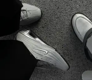 Nike Shox Z Metallic Silver /Black Unisex Fashion Sneaker