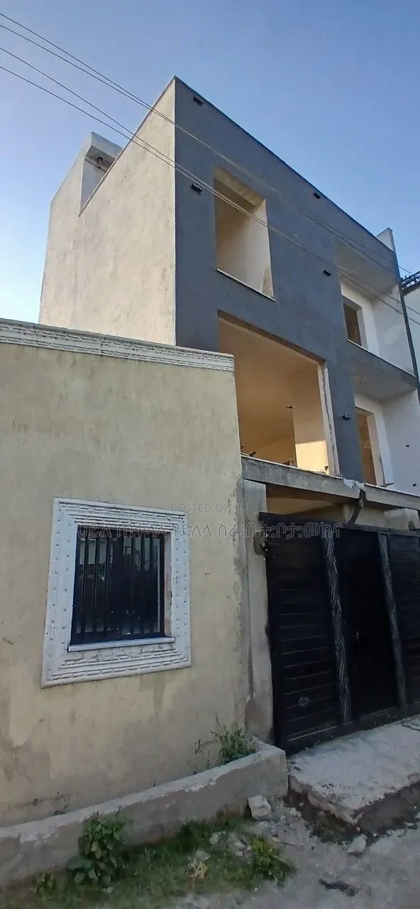 8bdrm Townhouse/Terrace in Ayat49 Area Best, Yeka for sale
