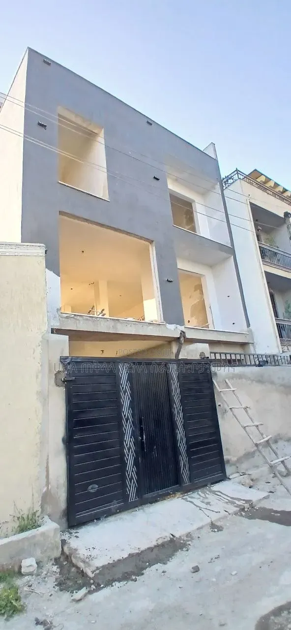 8bdrm Townhouse/Terrace in Ayat49 Area Best, Yeka for sale