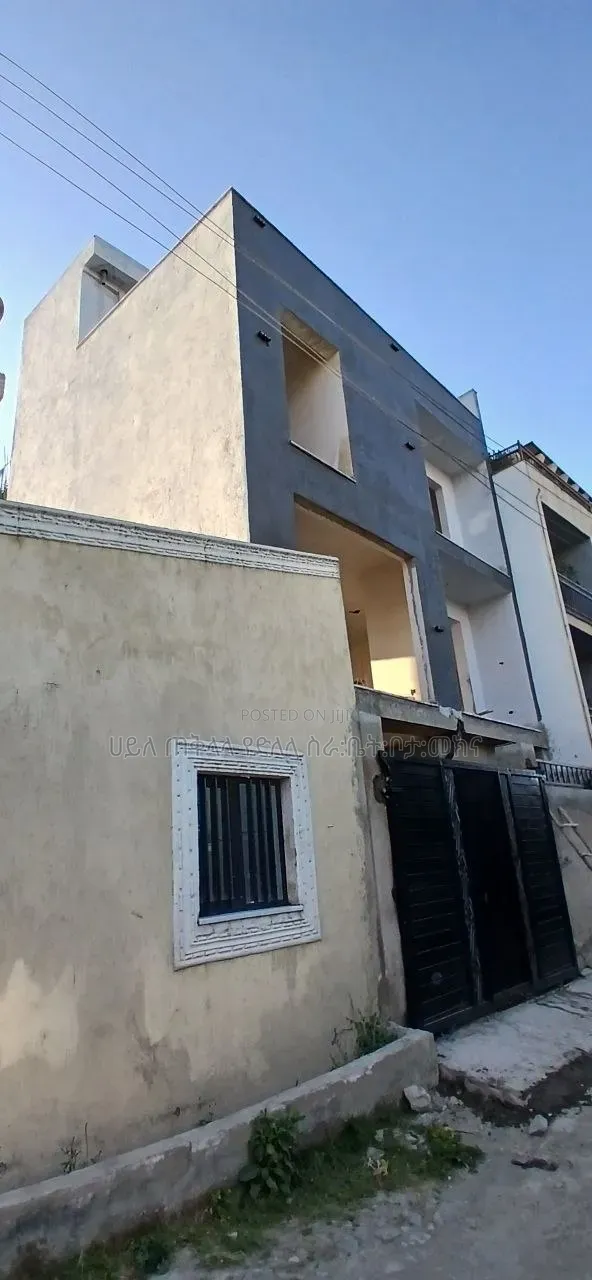 8bdrm Townhouse/Terrace in Ayat49 Area Best, Yeka for sale