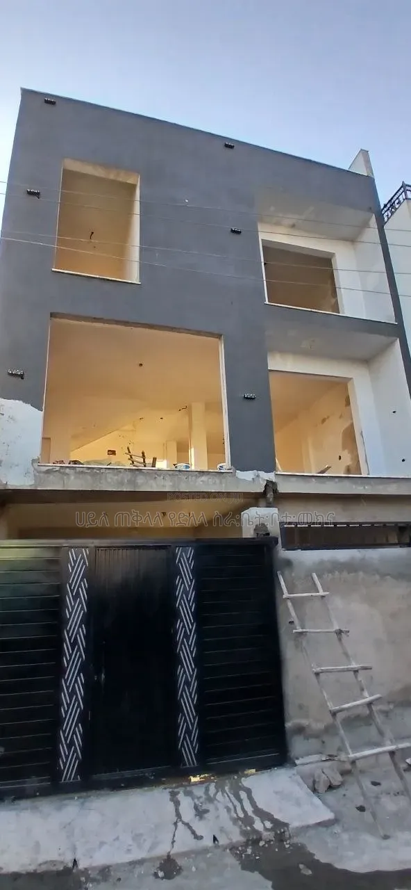 8bdrm Townhouse/Terrace in Ayat49 Area Best, Yeka for sale
