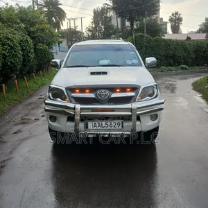 Toyota Hilux 2010 White