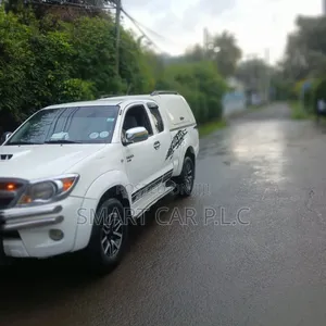 Toyota Hilux 2010 White