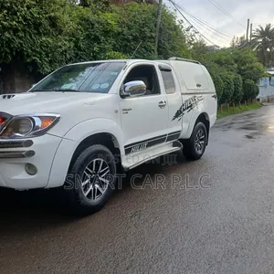 Toyota Hilux 2010 White