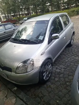 Toyota Vitz 2001 Silver