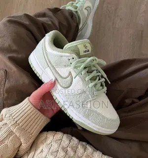 Nike Dunk Low SE Fleece Pack Honeydew Shoes – New Arrival
