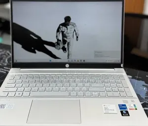 New Laptop HP Pavilion 17 16GB Intel Core i5 SSD 512GB