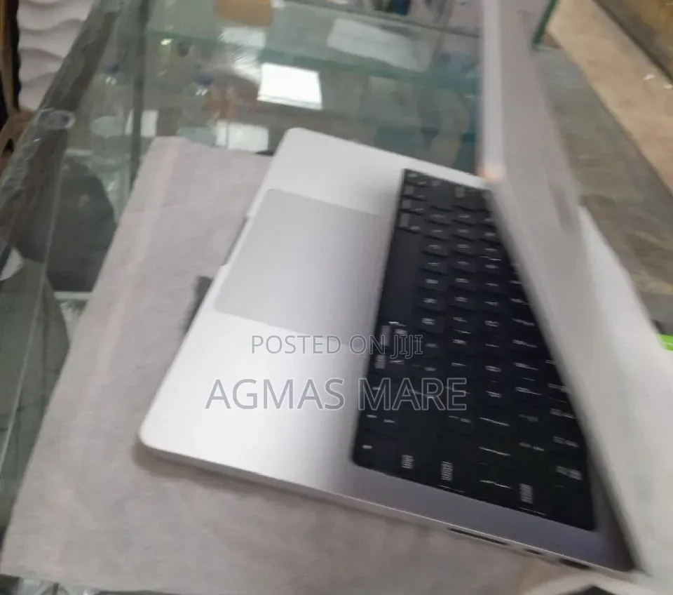 New Laptop Apple MacBook Pro 2024 M4 24GB Apple M4 Pro SSD 512GB