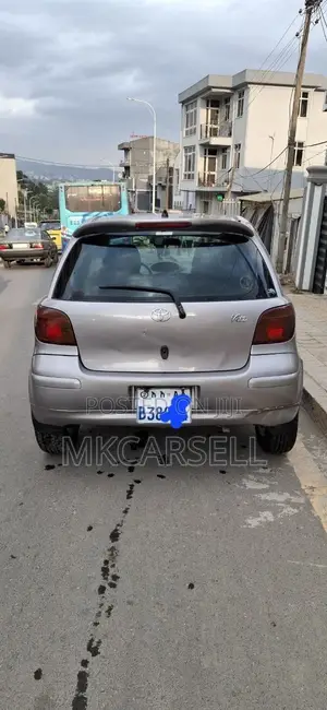 Toyota Vitz 2004 Gold