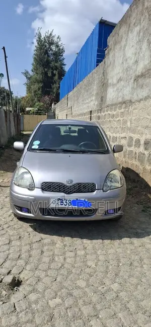 Toyota Vitz 2004 Gold
