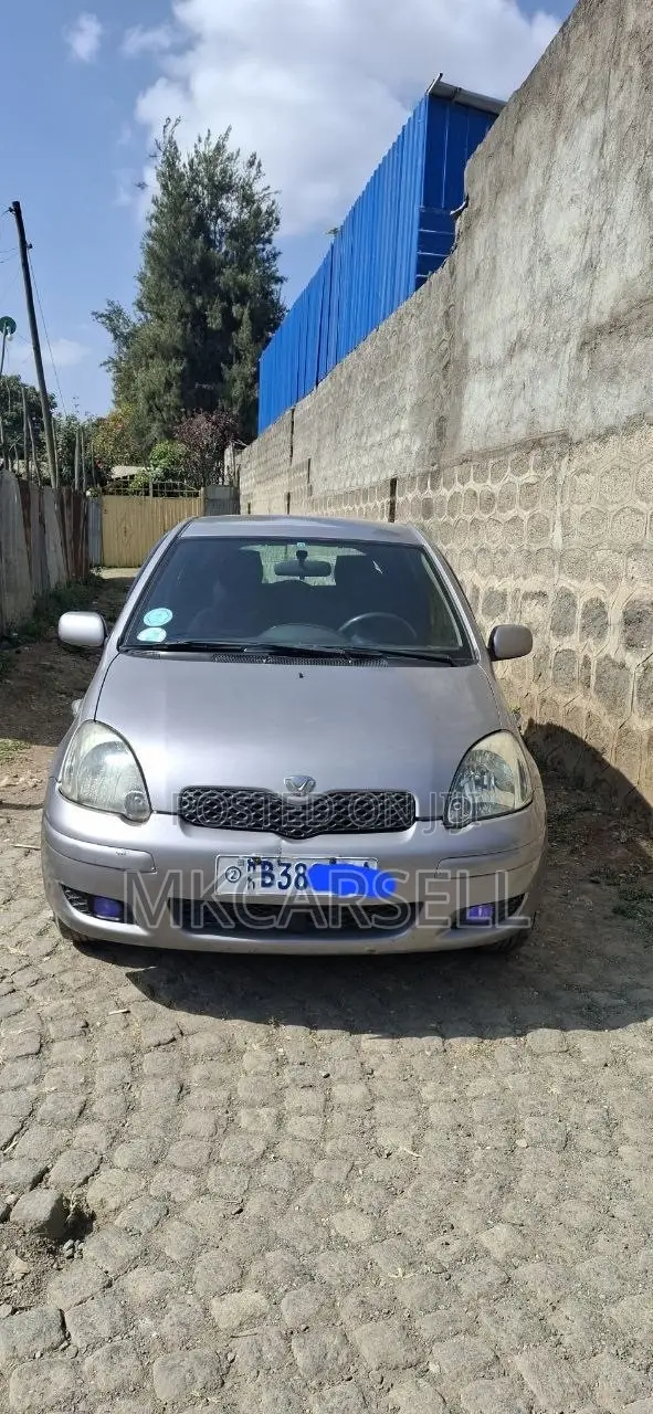 Toyota Vitz 2004 Gold