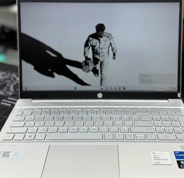 New Laptop HP Pavilion 17 16GB Intel Core i5 SSD 512GB