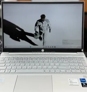 New Laptop HP Pavilion 17 16GB Intel Core i5 SSD 512GB
