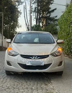 Hyundai Elantra GLS Sedan FWD (1.8L 4cyl 6A) 2013