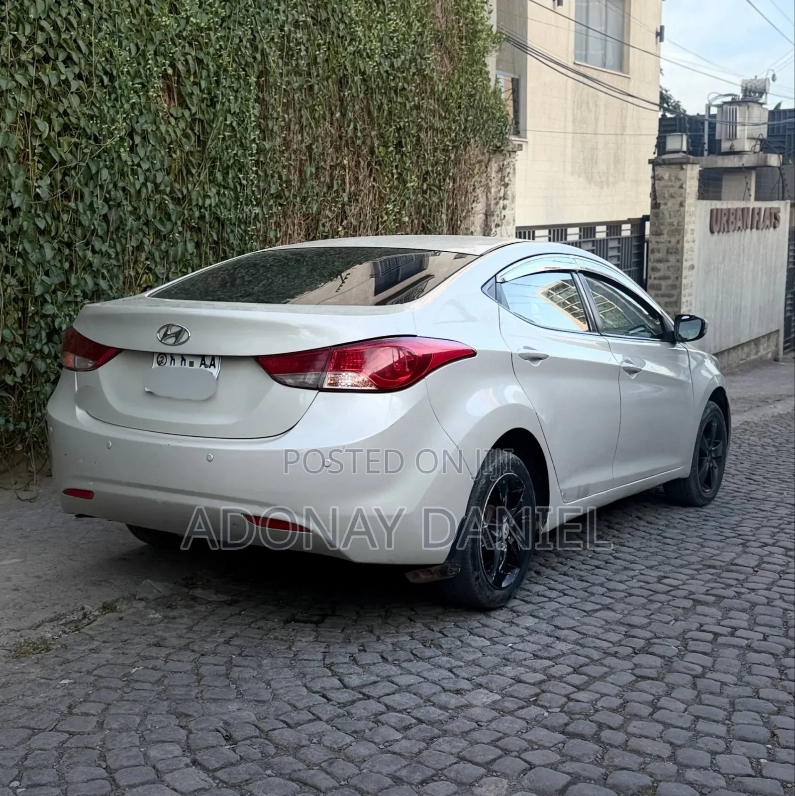 Hyundai Elantra GLS Sedan FWD (1.8L 4cyl 6A) 2013