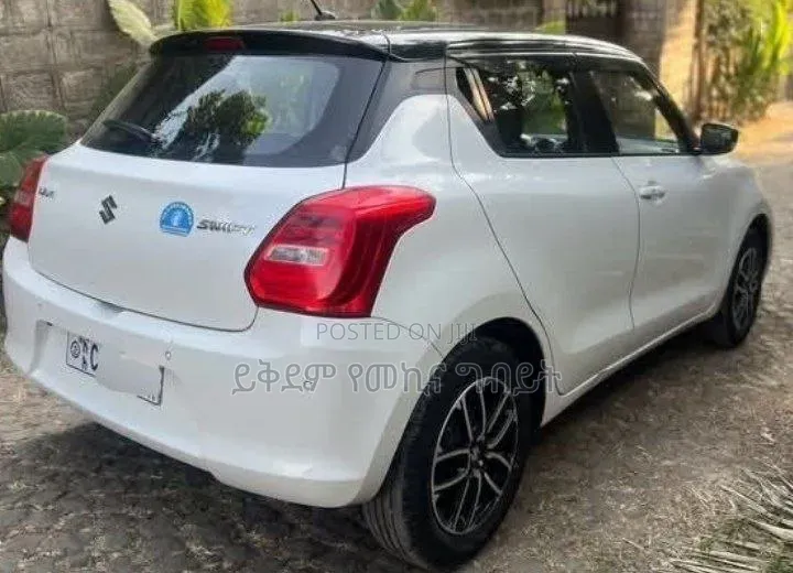 Suzuki Swift 2022 White