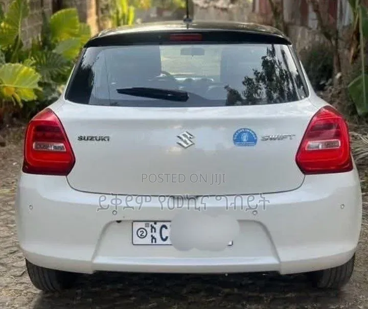 Suzuki Swift 2022 White