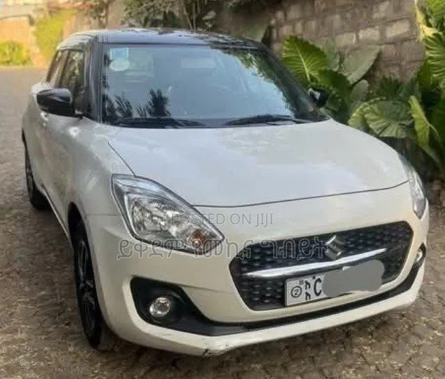 Suzuki Swift 2022 White