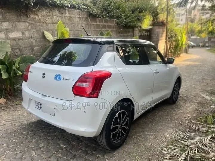 Suzuki Swift 2022 White