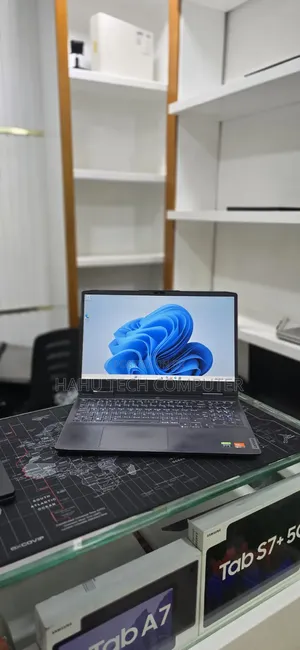 New Laptop Lenovo LOQ 15AHP10 16GB AMD Ryzen 7 SSD 512GB