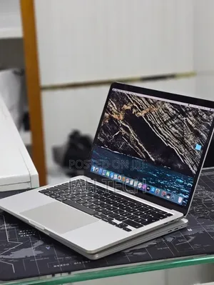 New Laptop Apple MacBook Pro 2019 32GB Intel Core i7 SSD 512GB