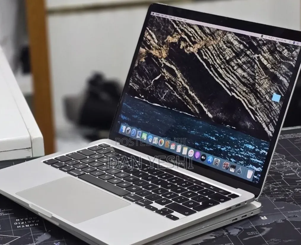 New Laptop Apple MacBook Pro 2020 32GB Intel Core i7 SSD 512GB