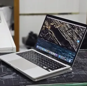 New Laptop Apple MacBook Pro 2015 16GB Intel Core i5 SSD 256GB