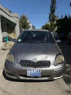 Toyota Vitz 2004 Silver