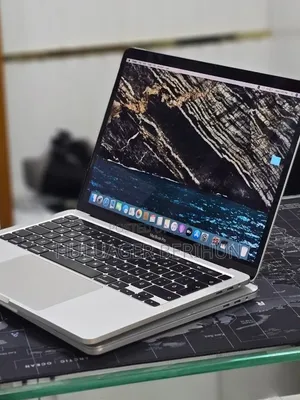 New Laptop Apple MacBook Pro 2020 32GB Intel Core i7 SSD 512GB