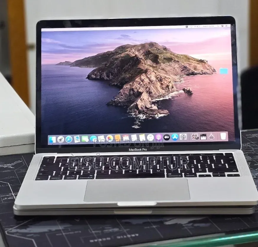 New Laptop Apple MacBook 2020 32GB Intel Core i7 SSD 512GB