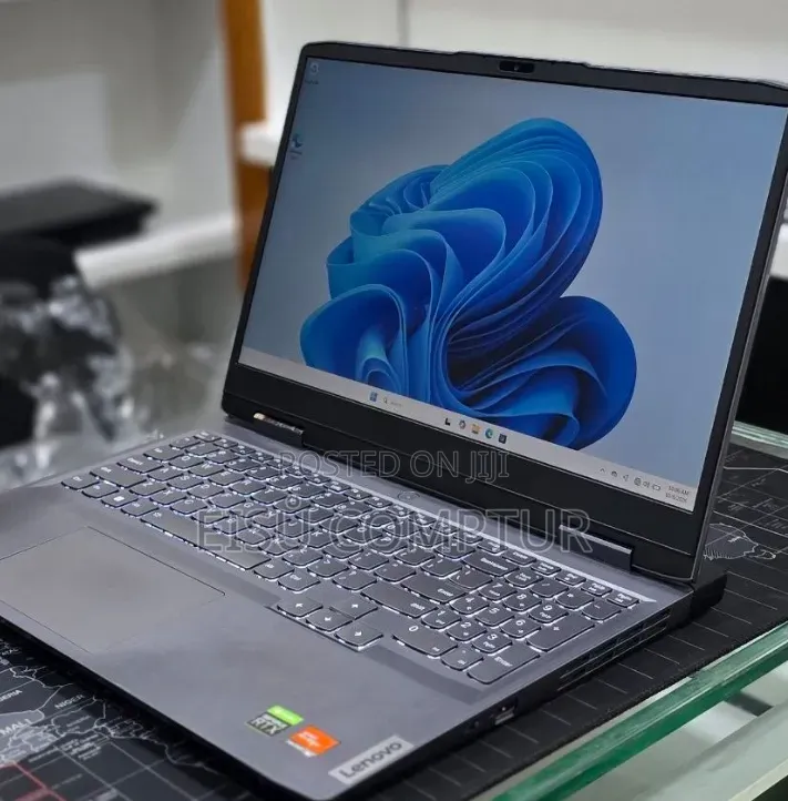 New Laptop Lenovo LOQ 15IRH8 16GB AMD Ryzen 7 SSD 512GB